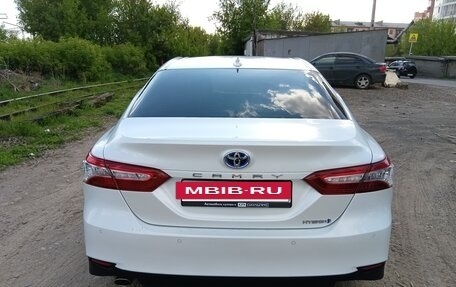 Toyota Camry, 2020 год, 2 800 000 рублей, 6 фотография