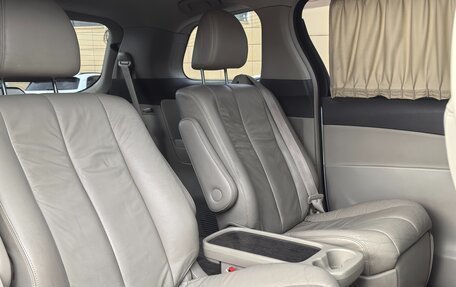 Toyota Estima III рестайлинг -2, 2011 год, 1 900 000 рублей, 12 фотография