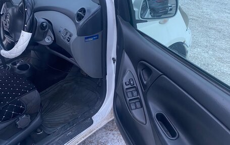 Toyota Vitz, 2001 год, 270 000 рублей, 21 фотография