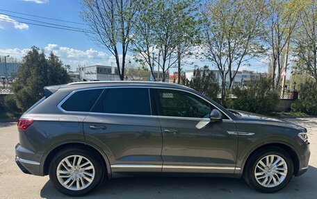 Volkswagen Touareg III, 2018 год, 3 550 000 рублей, 2 фотография