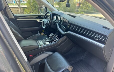 Volkswagen Touareg III, 2018 год, 3 550 000 рублей, 10 фотография