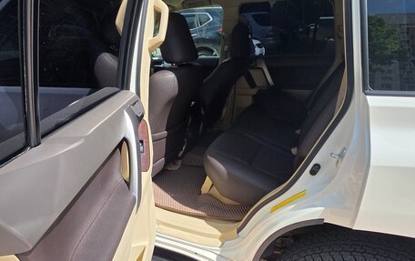 Toyota Land Cruiser Prado 150 рестайлинг 2, 2014 год, 3 720 000 рублей, 6 фотография