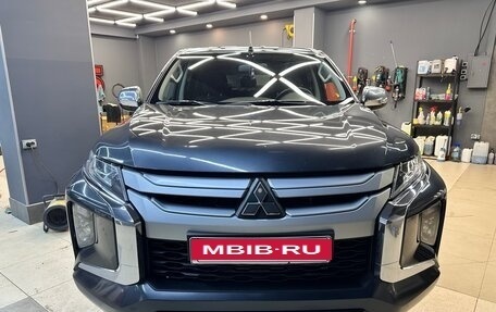 Mitsubishi L200 IV рестайлинг, 2021 год, 2 490 000 рублей, 2 фотография