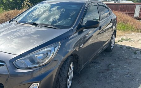 Hyundai Solaris II рестайлинг, 2011 год, 885 000 рублей, 2 фотография