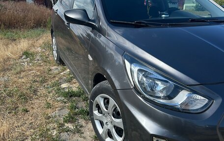Hyundai Solaris II рестайлинг, 2011 год, 885 000 рублей, 3 фотография