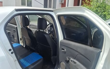 Renault Logan II, 2019 год, 620 000 рублей, 10 фотография
