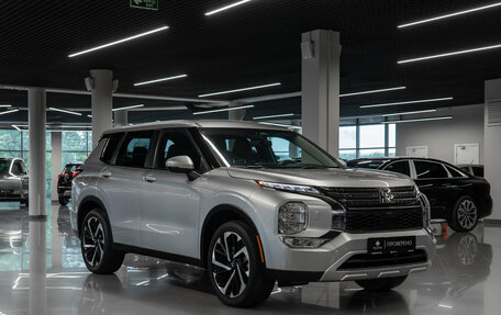 Mitsubishi Outlander, 2022 год, 4 050 000 рублей, 2 фотография