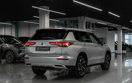 Mitsubishi Outlander, 2022 год, 4 050 000 рублей, 5 фотография