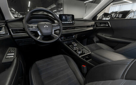 Mitsubishi Outlander, 2022 год, 4 050 000 рублей, 7 фотография