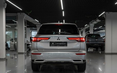 Mitsubishi Outlander, 2022 год, 4 050 000 рублей, 6 фотография