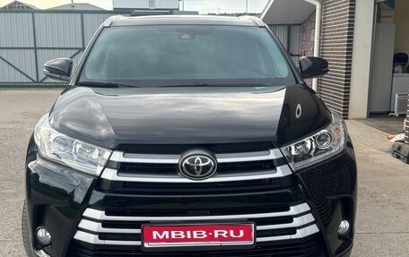 Toyota Highlander III, 2021 год, 4 500 000 рублей, 1 фотография