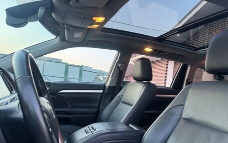 Toyota Highlander III, 2021 год, 4 500 000 рублей, 3 фотография