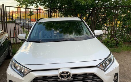 Toyota RAV4, 2020 год, 3 800 000 рублей, 3 фотография