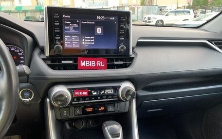 Toyota RAV4, 2020 год, 3 800 000 рублей, 2 фотография