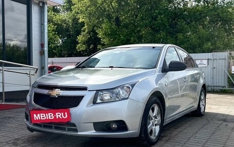Chevrolet Cruze II, 2010 год, 699 000 рублей, 4 фотография