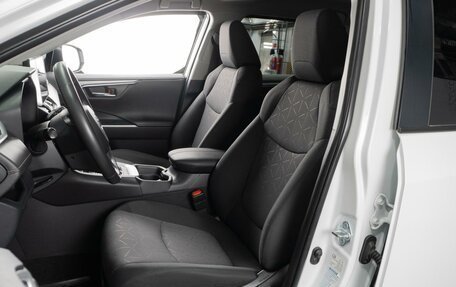 Toyota RAV4, 2020 год, 3 299 000 рублей, 10 фотография