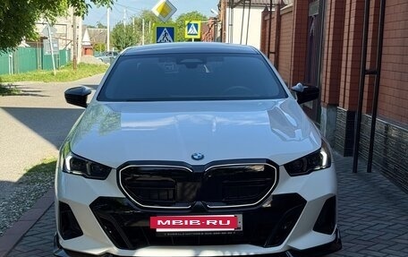 BMW 5 серия, 2024 год, 6 950 000 рублей, 2 фотография