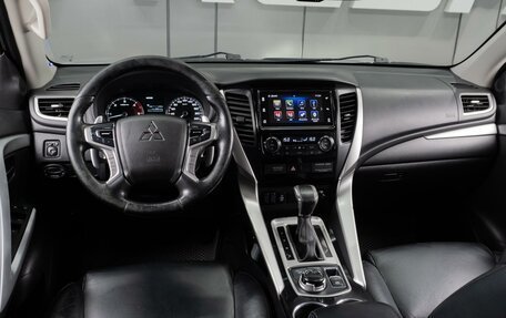 Mitsubishi Pajero Sport III рестайлинг, 2017 год, 2 377 030 рублей, 6 фотография