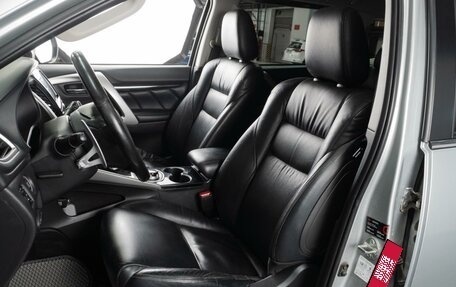 Mitsubishi Pajero Sport III рестайлинг, 2017 год, 2 377 030 рублей, 10 фотография