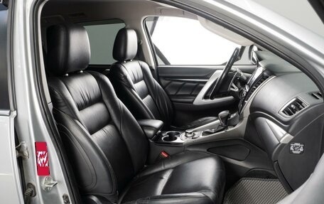 Mitsubishi Pajero Sport III рестайлинг, 2017 год, 2 377 030 рублей, 8 фотография