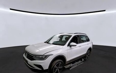 Volkswagen Tiguan II, 2022 год, 2 282 000 рублей, 1 фотография
