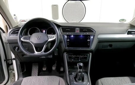 Volkswagen Tiguan II, 2022 год, 2 282 000 рублей, 8 фотография