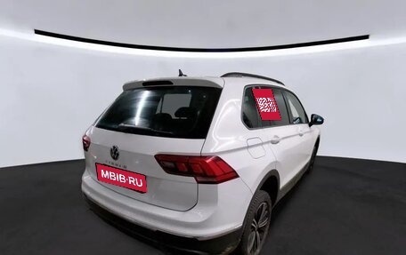 Volkswagen Tiguan II, 2022 год, 2 282 000 рублей, 2 фотография