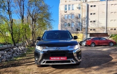 Mitsubishi Outlander III рестайлинг 3, 2020 год, 2 550 000 рублей, 1 фотография
