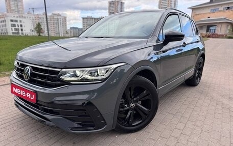 Volkswagen Tiguan II, 2022 год, 2 600 000 рублей, 1 фотография