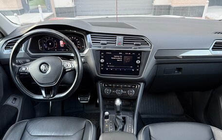 Volkswagen Tiguan II, 2020 год, 2 830 000 рублей, 2 фотография