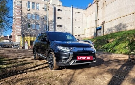 Mitsubishi Outlander III рестайлинг 3, 2020 год, 2 550 000 рублей, 2 фотография