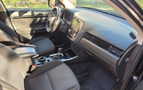 Mitsubishi Outlander III рестайлинг 3, 2020 год, 2 550 000 рублей, 7 фотография