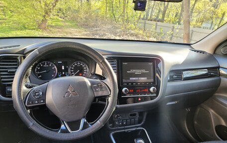 Mitsubishi Outlander III рестайлинг 3, 2020 год, 2 550 000 рублей, 9 фотография