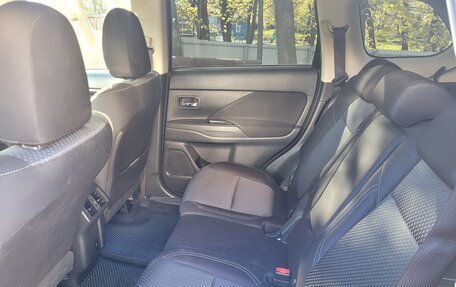 Mitsubishi Outlander III рестайлинг 3, 2020 год, 2 550 000 рублей, 8 фотография