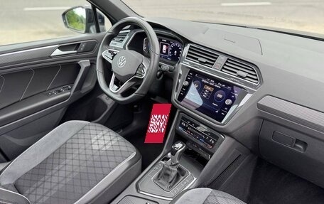 Volkswagen Tiguan II, 2022 год, 2 600 000 рублей, 24 фотография