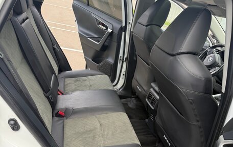 Toyota RAV4, 2024 год, 3 999 999 рублей, 13 фотография