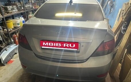 Hyundai Solaris II рестайлинг, 2012 год, 230 000 рублей, 3 фотография