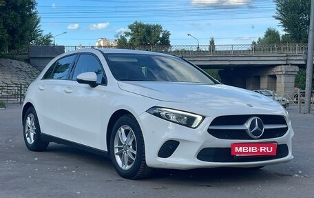 Mercedes-Benz A-Класс, 2018 год, 1 800 000 рублей, 4 фотография