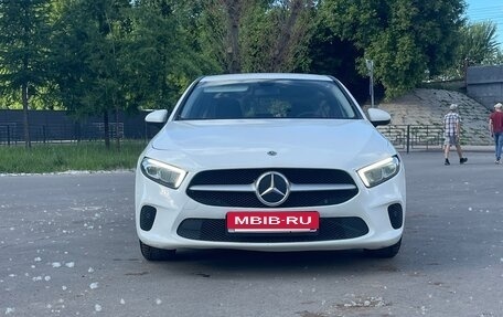 Mercedes-Benz A-Класс, 2018 год, 1 800 000 рублей, 3 фотография