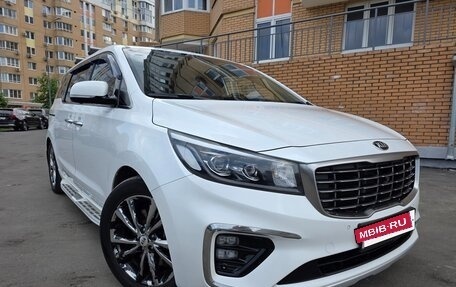KIA Carnival III, 2018 год, 2 890 000 рублей, 2 фотография