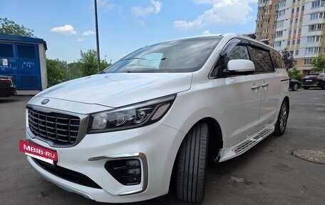KIA Carnival III, 2018 год, 2 890 000 рублей, 3 фотография