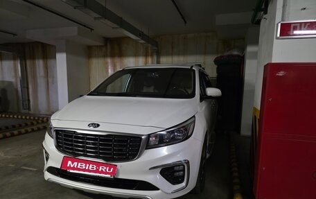 KIA Carnival III, 2018 год, 2 890 000 рублей, 15 фотография