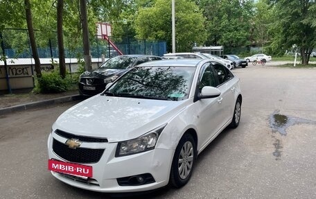 Chevrolet Cruze II, 2011 год, 700 000 рублей, 2 фотография