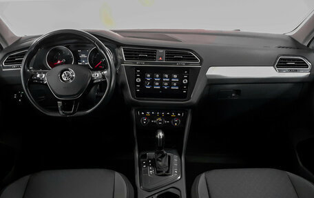 Volkswagen Tiguan II, 2020 год, 2 202 000 рублей, 9 фотография
