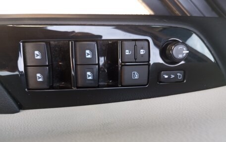 Toyota Prius IV XW50, 2017 год, 2 245 000 рублей, 11 фотография
