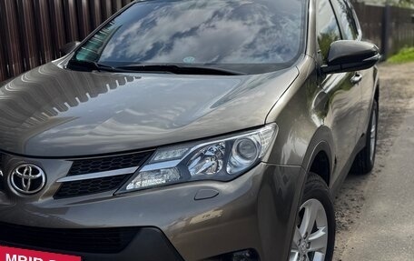 Toyota RAV4, 2014 год, 1 999 999 рублей, 2 фотография