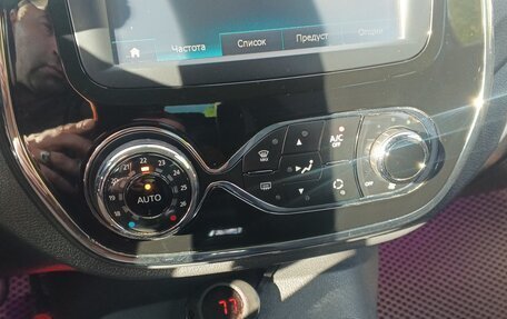 Renault Kaptur I рестайлинг, 2017 год, 1 500 000 рублей, 31 фотография