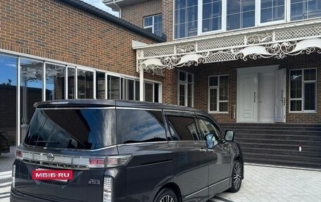 Nissan Elgrand III, 2016 год, 890 000 рублей, 4 фотография