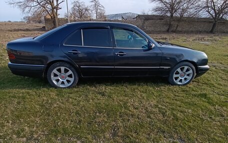 Mercedes-Benz E-Класс, 1995 год, 450 000 рублей, 6 фотография