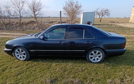 Mercedes-Benz E-Класс, 1995 год, 450 000 рублей, 9 фотография